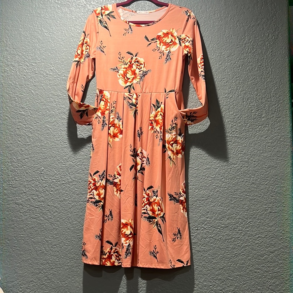 Reb & J. 220 Peach Dress floral print. Long sleeve with pockets.